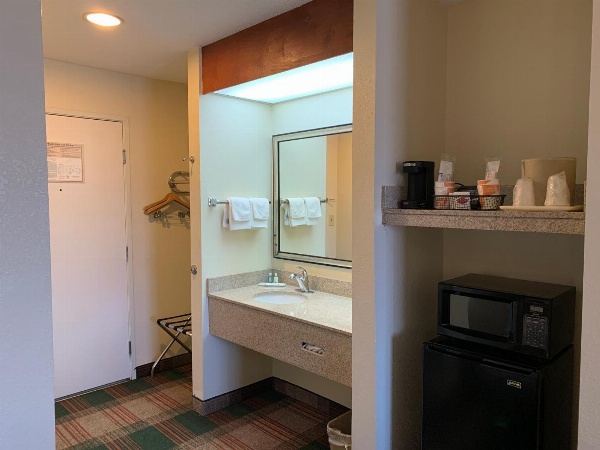 Quality Inn Montgomery image 3